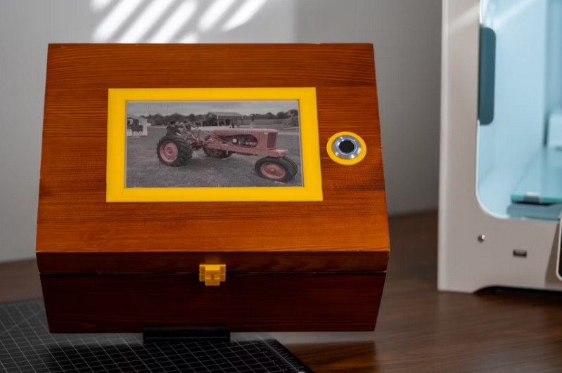 Digital Memory Box Examples Memory Box Shows Photos Based On Fingerprint - PiShop Blog
